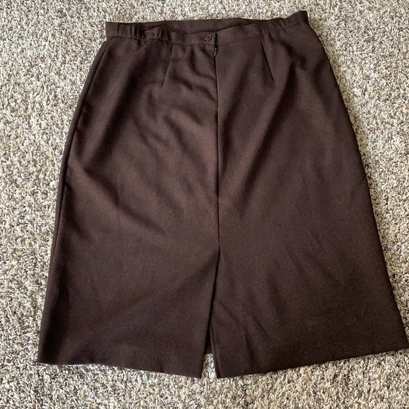Brown pencil skirt - Picture 2 of 4